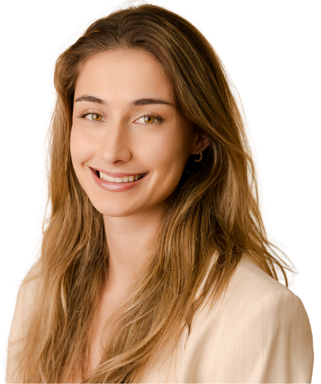 Retrato sonriente profesional de asesora inmobiliaria